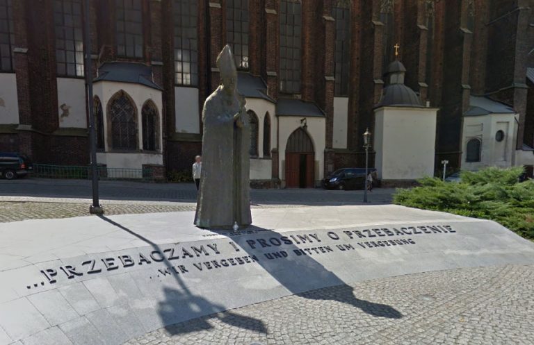 Monument to Cardinal Bolesław Kominek in Wrocław